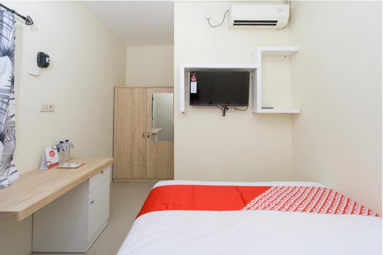 Oyo 1542 Yessy Mansion Hotel Ngabean Exterior photo